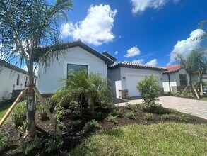 11537 Shady Palm Wy in Ft. Myers, FL - Building Photo - Building Photo
