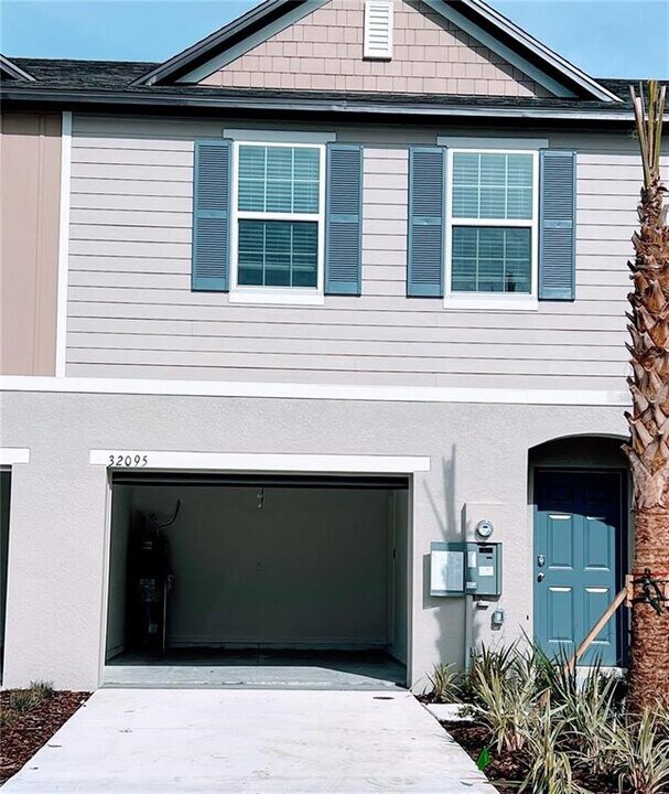 32095 Pond Apple Bnd in San Antonio, FL - Building Photo