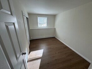 77 Cranston St in Westfield, MA - Building Photo - Building Photo