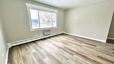 1355 Abbott Dr in Elgin, IL - Building Photo - Building Photo