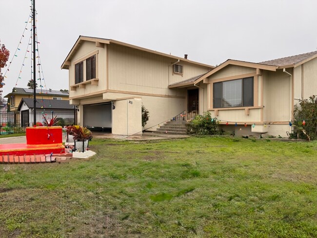 7435 Patero Cir in Sacramento, CA - Foto de edificio - Building Photo