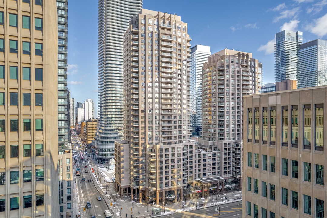 The Bay Club in Toronto, ON - Foto de edificio