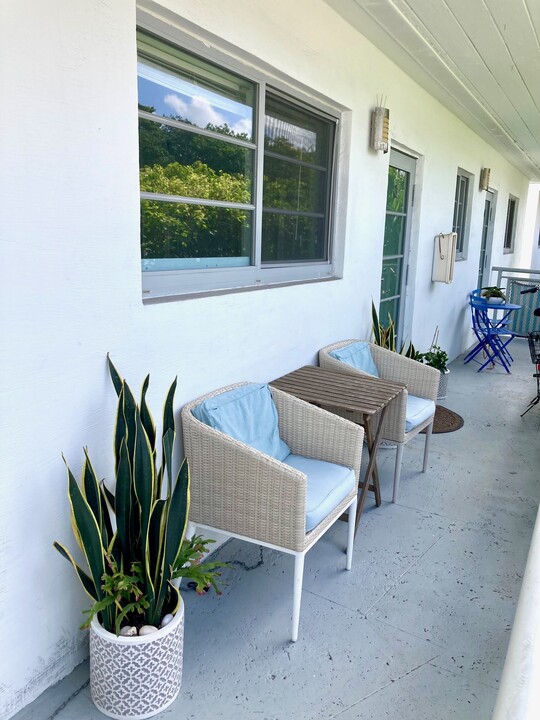 1040 7th St, Unit Apt. 3 in Miami Beach, FL - Building Photo