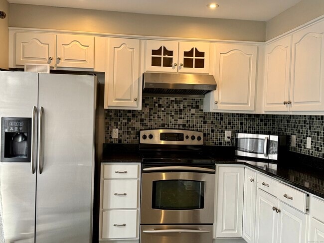 1900 Summer St in Stamford, CT - Building Photo - Building Photo