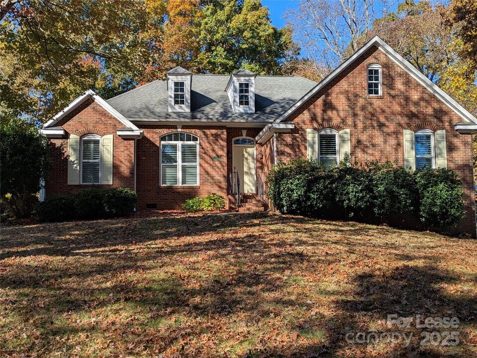 207 Chandeleur Dr in Mooresville, NC - Building Photo