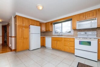 45 Dayton St in Danvers, MA - Foto de edificio - Building Photo