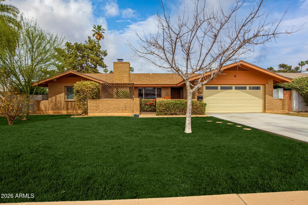 1010 E Loyola Dr in Tempe, AZ - Building Photo