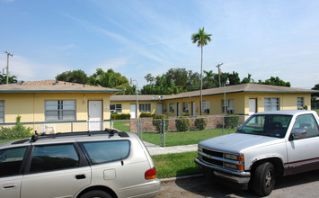 2535 SW 27th St in Miami, FL - Building Photo - Building Photo