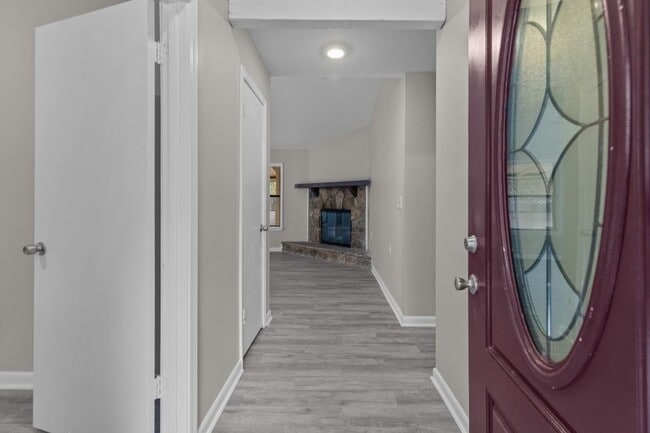 1042 Mainstreet Lake Dr in Stone Mountain, GA - Building Photo - Building Photo