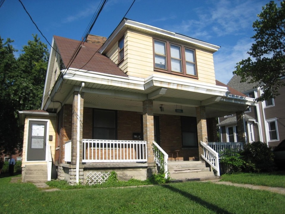 4909 Wesley Ave in Cincinnati, OH - Building Photo