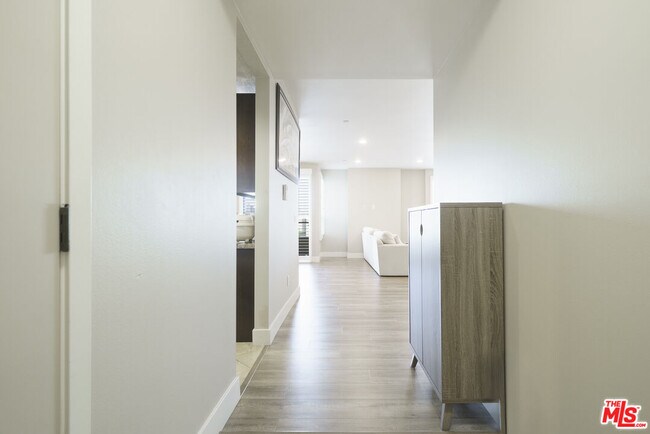871 Crenshaw Blvd in Los Angeles, CA - Building Photo - Building Photo