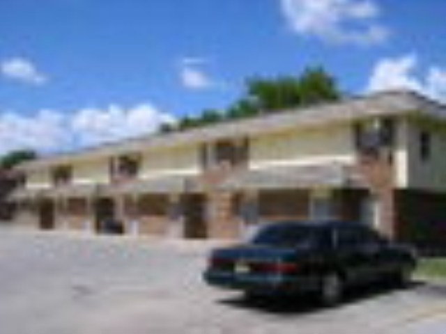 1068 Linde St in New Braunfels, TX - Building Photo - Building Photo