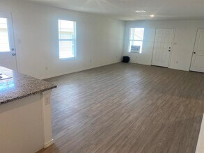 7102 Satellite Wy in San Antonio, TX - Building Photo - Building Photo