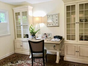 88 Heritage Hill Rd, Unit A in New Canaan, CT - Foto de edificio - Building Photo