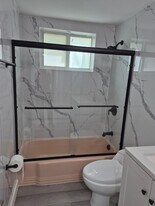 65 Washington Ave, Unit 2 in Miami Beach, FL - Building Photo