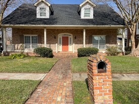 1 Tara Pl in Metairie, LA - Building Photo