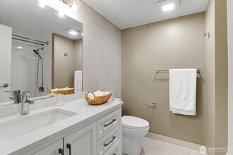 4540 8th Ave NE, Unit University Plaza #202 in Seattle, WA - Building Photo - Building Photo