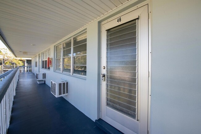 46 Waltham B in West Palm Beach, FL - Building Photo - Building Photo