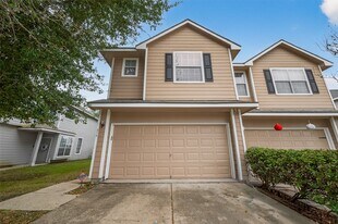 210 Drake Run Ln in Dickinson, TX - Building Photo