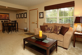 Forest Ridge in Cuyahoga Falls, OH - Building Photo - Interior Photo