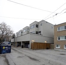 1720 12th St SW in Calgary, AB - Building Photo - Building Photo