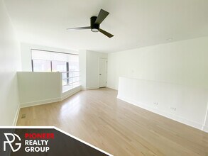 939 W Grace St, Unit 954G-201 in Chicago, IL - Building Photo - Building Photo