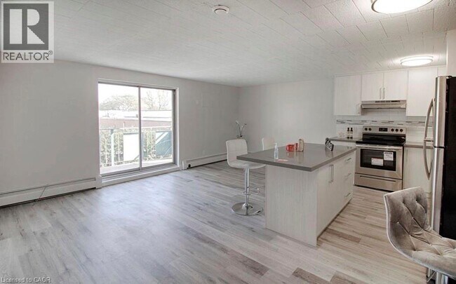 6287 O'Neil St in Niagara Falls, ON - Foto de edificio - Building Photo