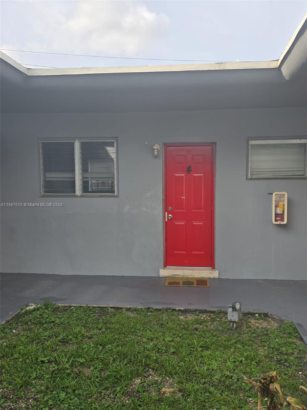 1245 NE 127th St in North Miami, FL - Building Photo - Building Photo