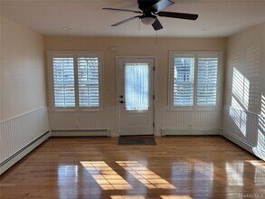 536 N 6th St in New Hyde Park, NY - Building Photo - Building Photo