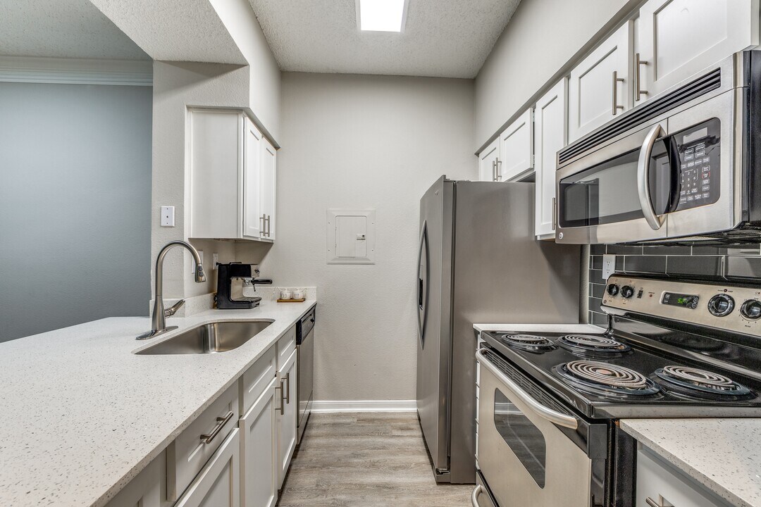 Montecito in Houston, TX - Building Photo