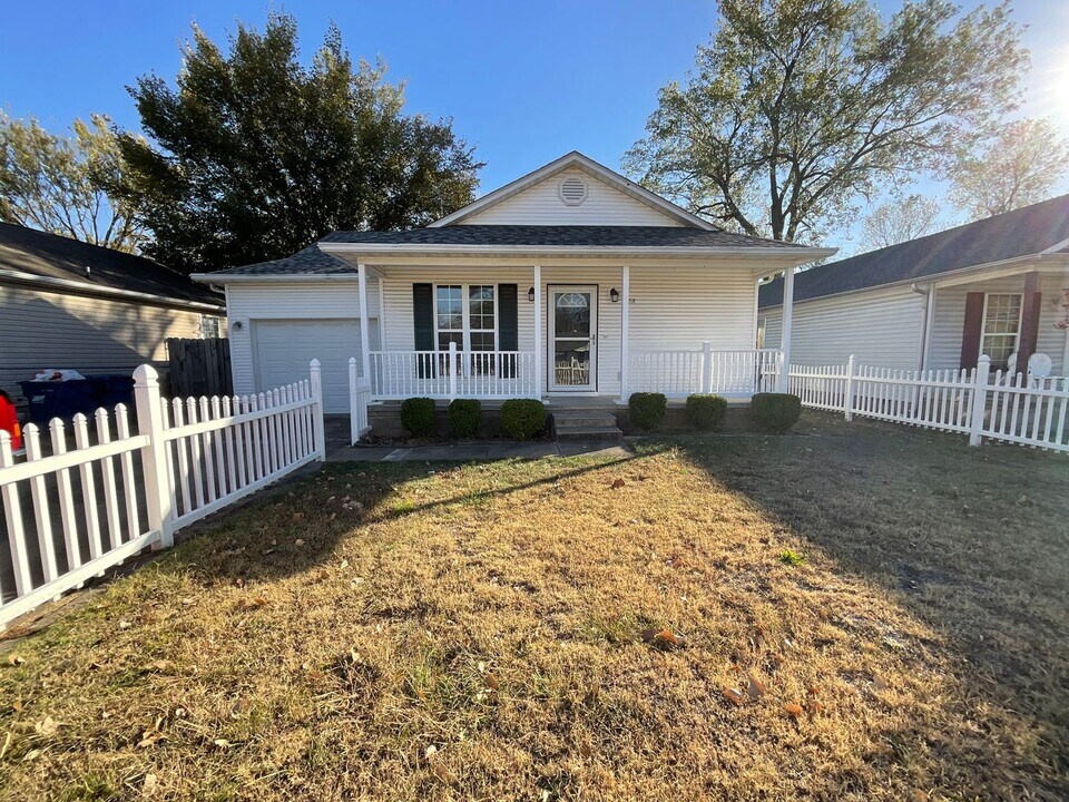 2014 W Perkins St in Joplin, MO - Building Photo