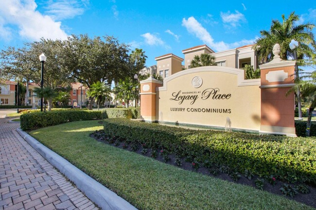 11031 Legacy Blvd in Palm Beach Gardens, FL - Foto de edificio - Building Photo