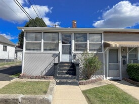 230 Creve Coeur St in La Salle, IL - Building Photo