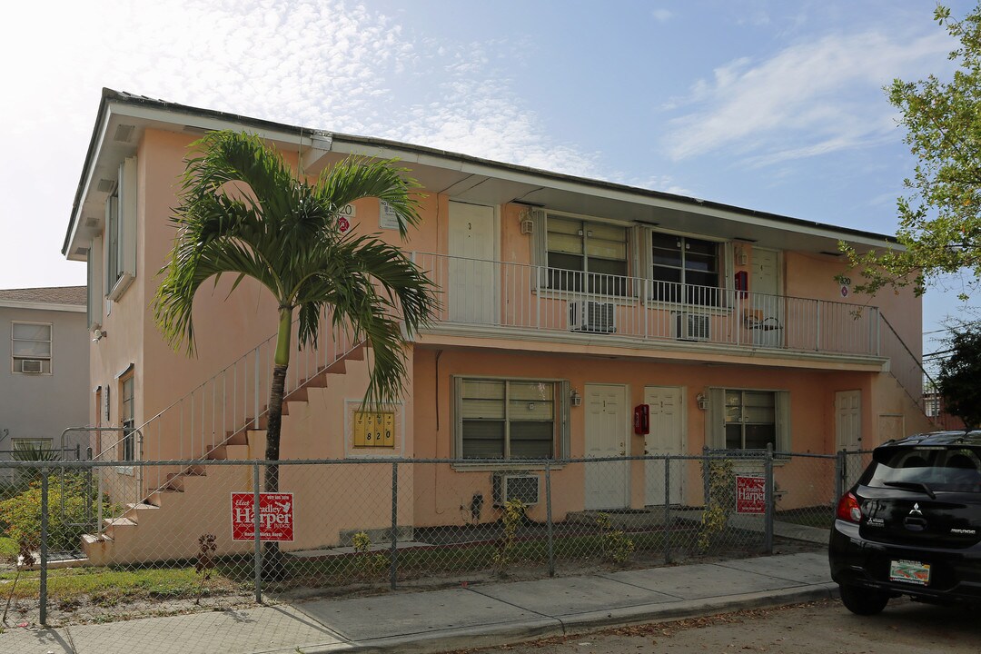 820 N Sapodilla Ave in West Palm Beach, FL - Building Photo