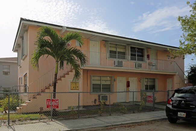 820 N Sapodilla Ave