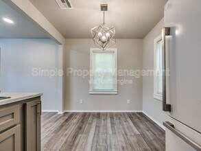 215 W Kittyhawk Dr in Midwest City, OK - Building Photo - Building Photo