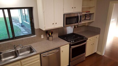 103 Marrakech Ct in Bellaire, TX - Building Photo - Building Photo