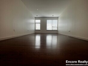 455 Harvard St, Unit 305 in Brookline, MA - Building Photo - Building Photo