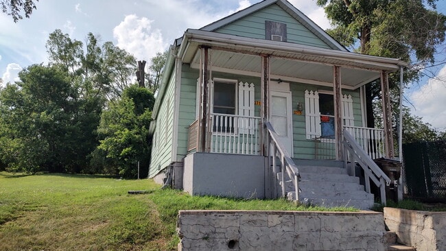 property at 2715 SW Adams St