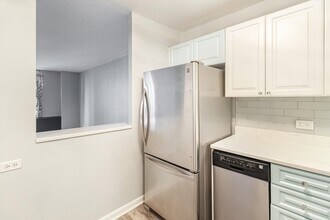 400 E Randolph St, Unit 2521 in Chicago, IL - Foto de edificio - Building Photo
