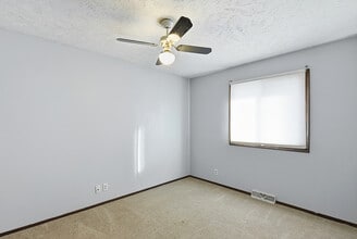 13210 Schirra St in Omaha, NE - Building Photo - Building Photo