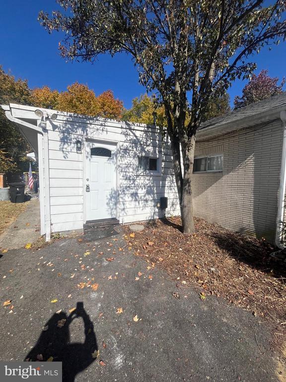 property at 1881 Williamstown Rd