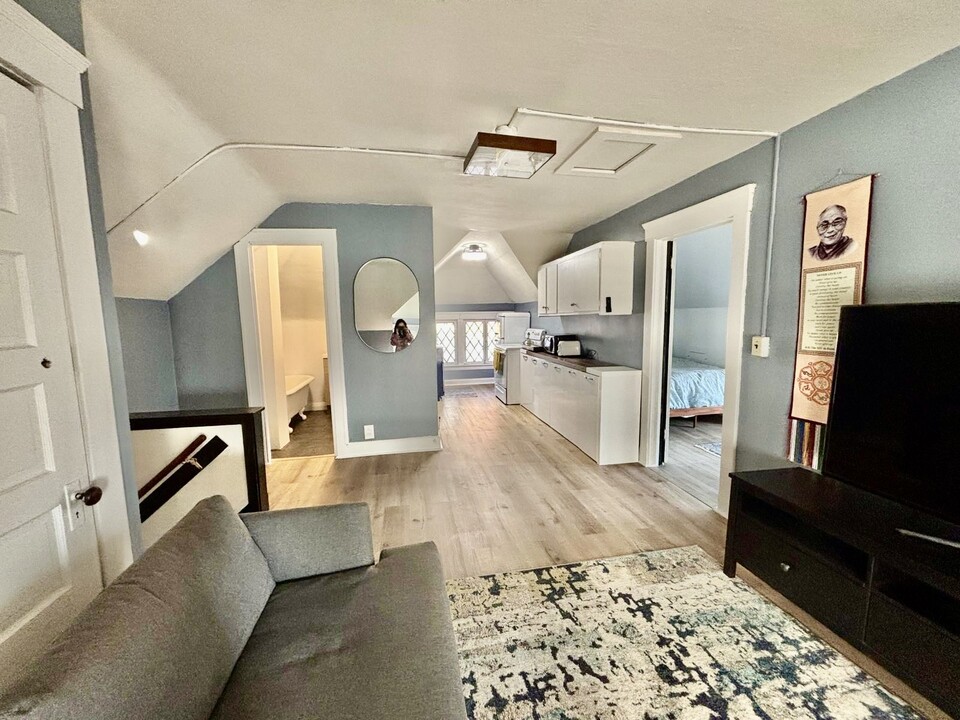 10815 Drexel Ave in Cleveland, OH - Building Photo