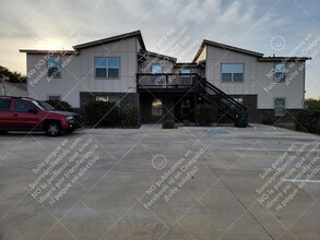 2200 Creekside Ln in Georgetown, TX - Foto de edificio - Building Photo