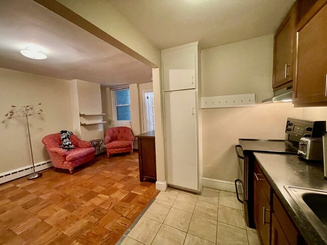 183 Winthrop Rd, Unit 1 in Brookline, MA - Building Photo - Building Photo