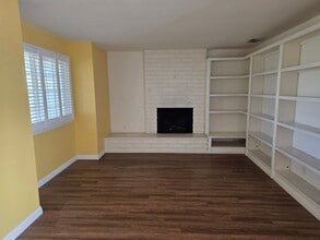 264 E Fiesta Green in Port Hueneme, CA - Building Photo - Building Photo