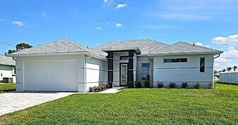 3027 SW 16th Pl in Cape Coral, FL - Building Photo