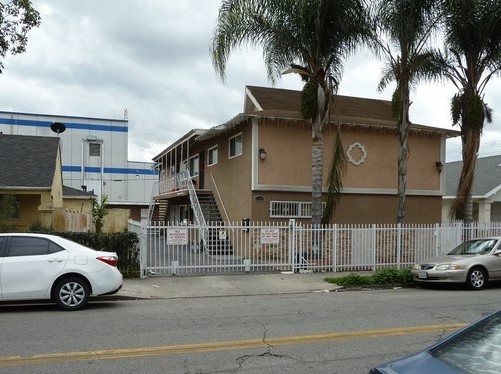 2102 Zoe Ave in Huntington Park, CA - Foto de edificio