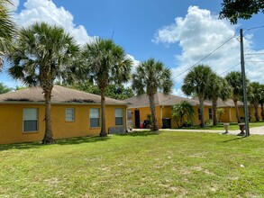 5529 Palmer Blvd in Sarasota, FL - Building Photo - Primary Photo