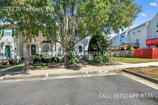 16329 Taconic Cir in Montclair, VA - Building Photo